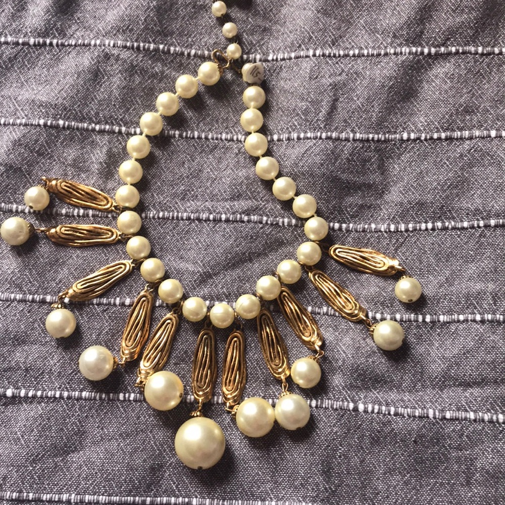 Pearly Vistage necklace